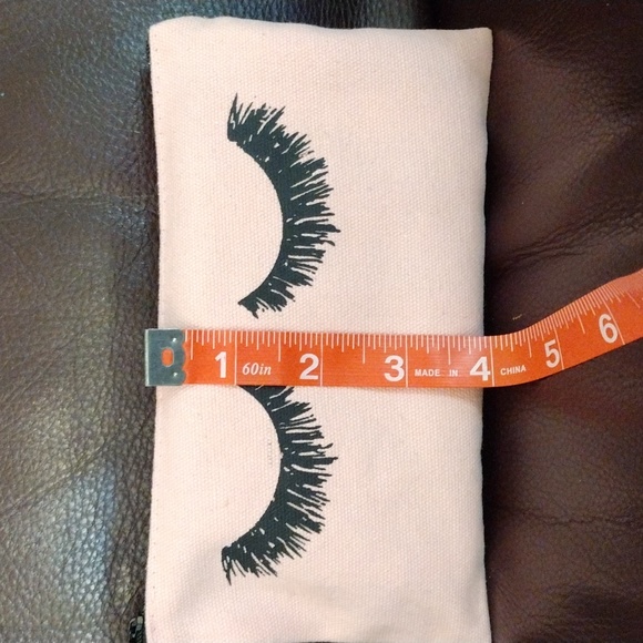 Eyelash Makeup Pouch with Goodies - Picture 13 of 14